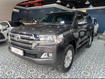 Toyota  Land Cruiser  VXR  2020  Automatic  83,000 Km  8 Cylinder  Four Wheel Drive (4WD)  SUV  Gray