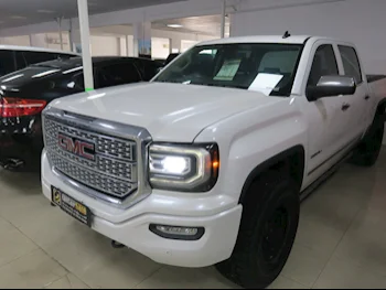 GMC  Sierra  Denali  2016  Automatic  115,000 Km  8 Cylinder  Four Wheel Drive (4WD)  Pick Up  White