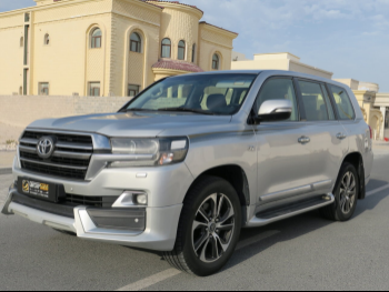 Toyota  Land Cruiser  GXR- Grand Touring  2020  Automatic  272,000 Km  8 Cylinder  Four Wheel Drive (4WD)  SUV  Silver