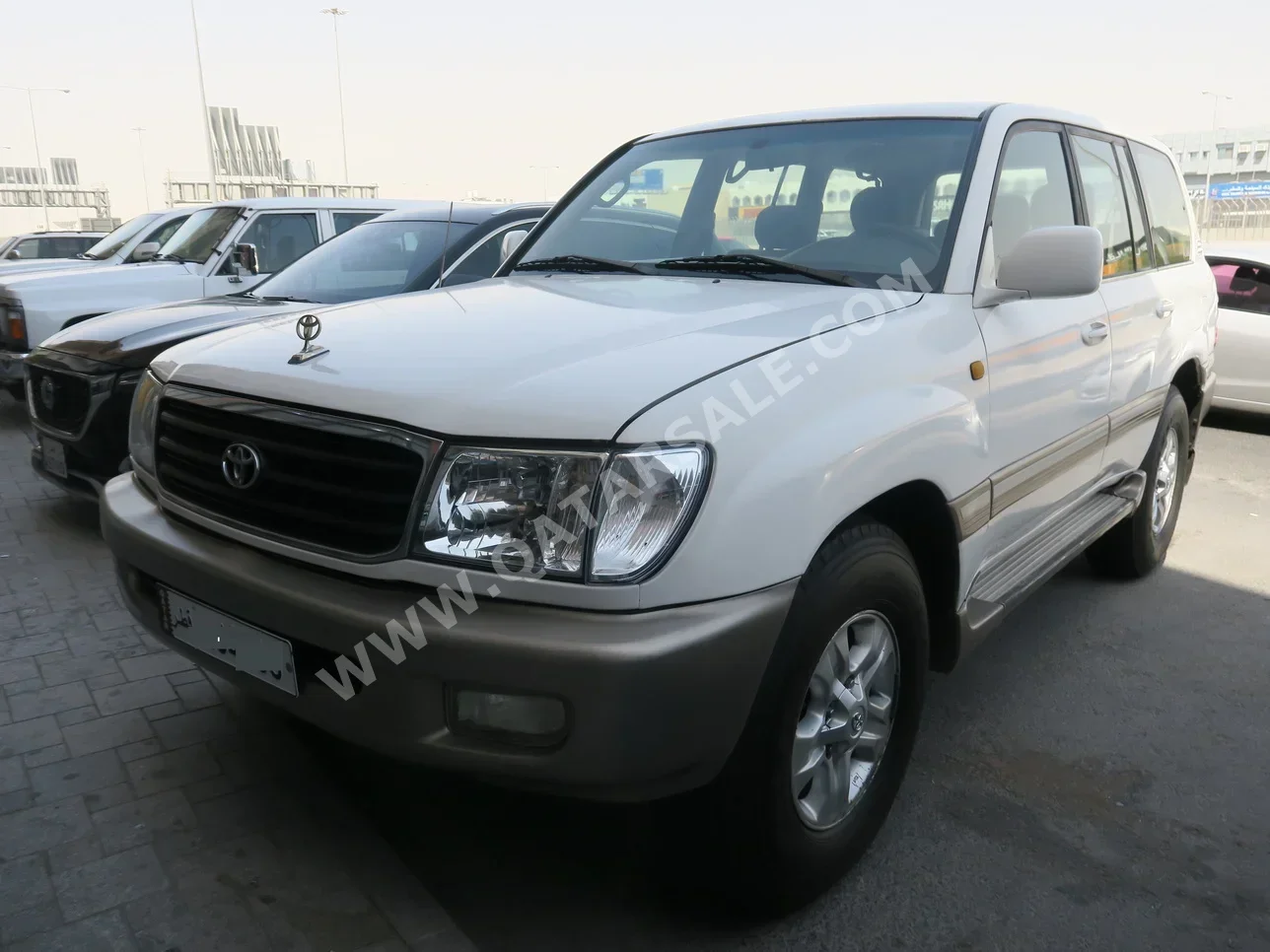 Toyota  Land Cruiser  GXR  2000  Automatic  317,000 Km  6 Cylinder  Four Wheel Drive (4WD)  SUV  White