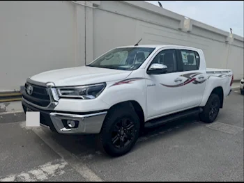 Toyota  Hilux  SR5  2025  Automatic  0 Km  4 Cylinder  Rear Wheel Drive (RWD)  Pick Up  White  With Warranty