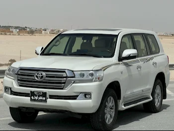Toyota  Land Cruiser  VXR  2017  Automatic  285,000 Km  8 Cylinder  Four Wheel Drive (4WD)  SUV  Silver