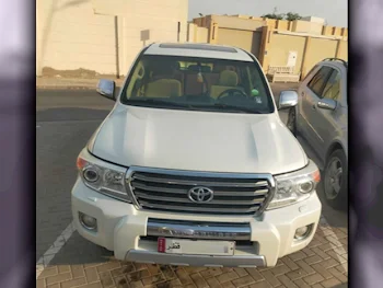Toyota  Land Cruiser  GXR  2015  Automatic  223,139 Km  8 Cylinder  Four Wheel Drive (4WD)  SUV  Pearl