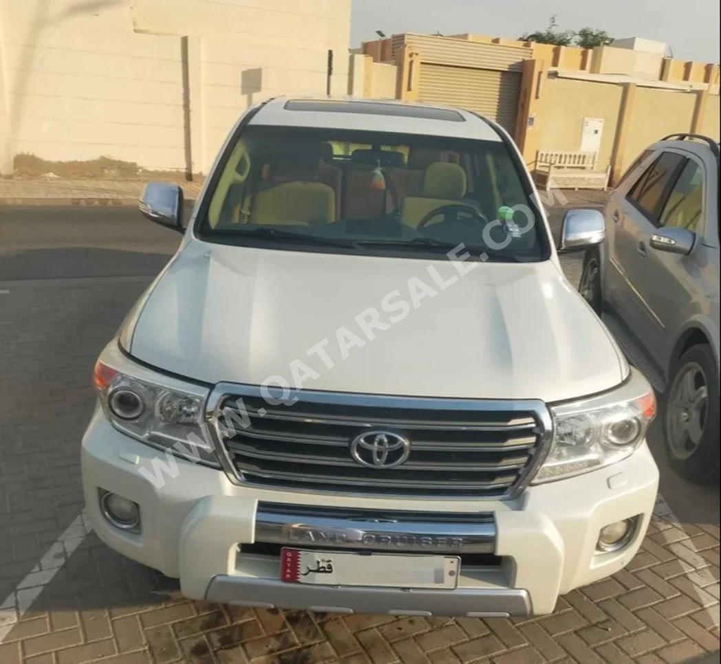 Toyota  Land Cruiser  GXR  2015  Automatic  223,139 Km  8 Cylinder  Four Wheel Drive (4WD)  SUV  Pearl