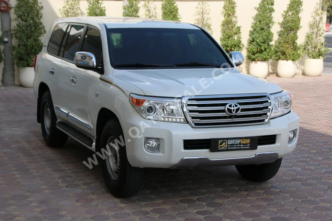Toyota  Land Cruiser  VXR  2015  Automatic  406,000 Km  8 Cylinder  Four Wheel Drive (4WD)  SUV  Pearl