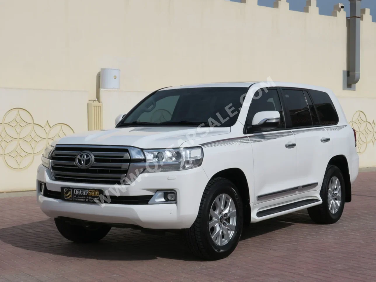 Toyota  Land Cruiser  GXR  2019  Automatic  199,000 Km  8 Cylinder  Four Wheel Drive (4WD)  SUV  White