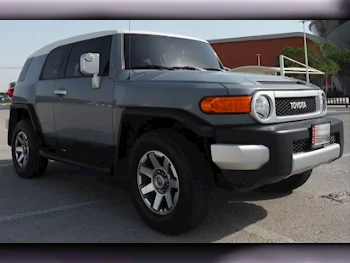 Toyota  FJ Cruiser  2014  Automatic  126,000 Km  6 Cylinder  Four Wheel Drive (4WD)  SUV  Gray