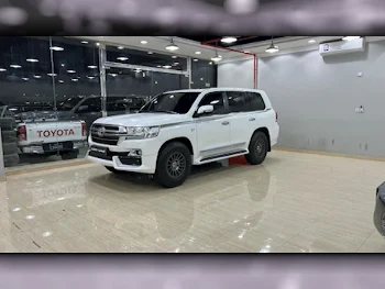 Toyota  Land Cruiser  VXR  2017  Automatic  236,000 Km  8 Cylinder  Four Wheel Drive (4WD)  SUV  White