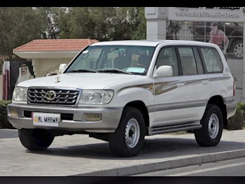 Toyota  Land Cruiser  VXR  2007  Automatic  346,000 Km  8 Cylinder  Four Wheel Drive (4WD)  SUV  White