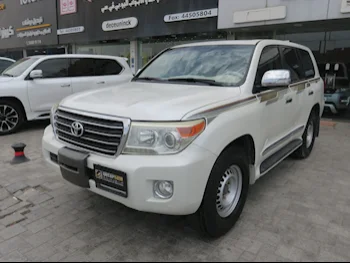 Toyota  Land Cruiser  GXR  2014  Manual  268,000 Km  8 Cylinder  Four Wheel Drive (4WD)  SUV  White
