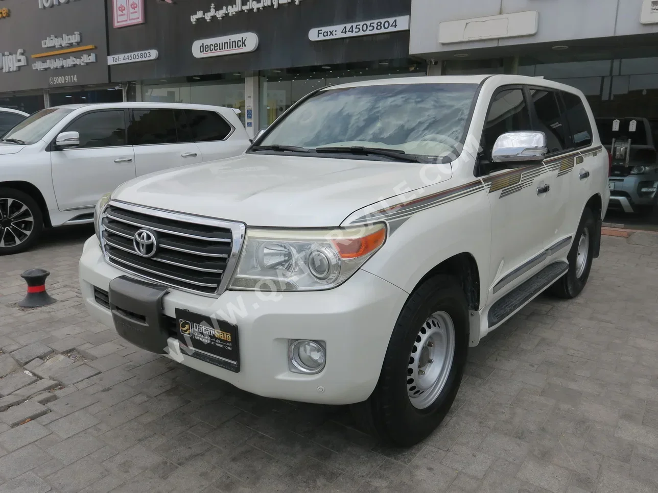 Toyota  Land Cruiser  GXR  2014  Manual  268,000 Km  8 Cylinder  Four Wheel Drive (4WD)  SUV  White