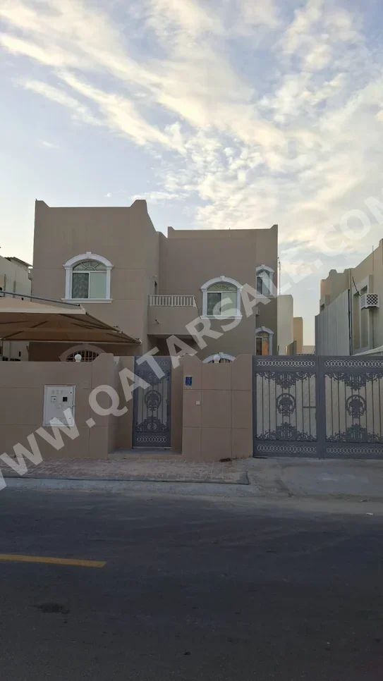 سكن عائلي  - غير مفروشة  - الدوحة  - المطار القديم  - 5 غرف نوم