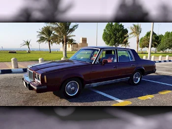 بونتياك  كلاسيك  1986  اوتوماتيك  300,000 كم  8 سلندر  دفع خلفي  سيدان  عنابي