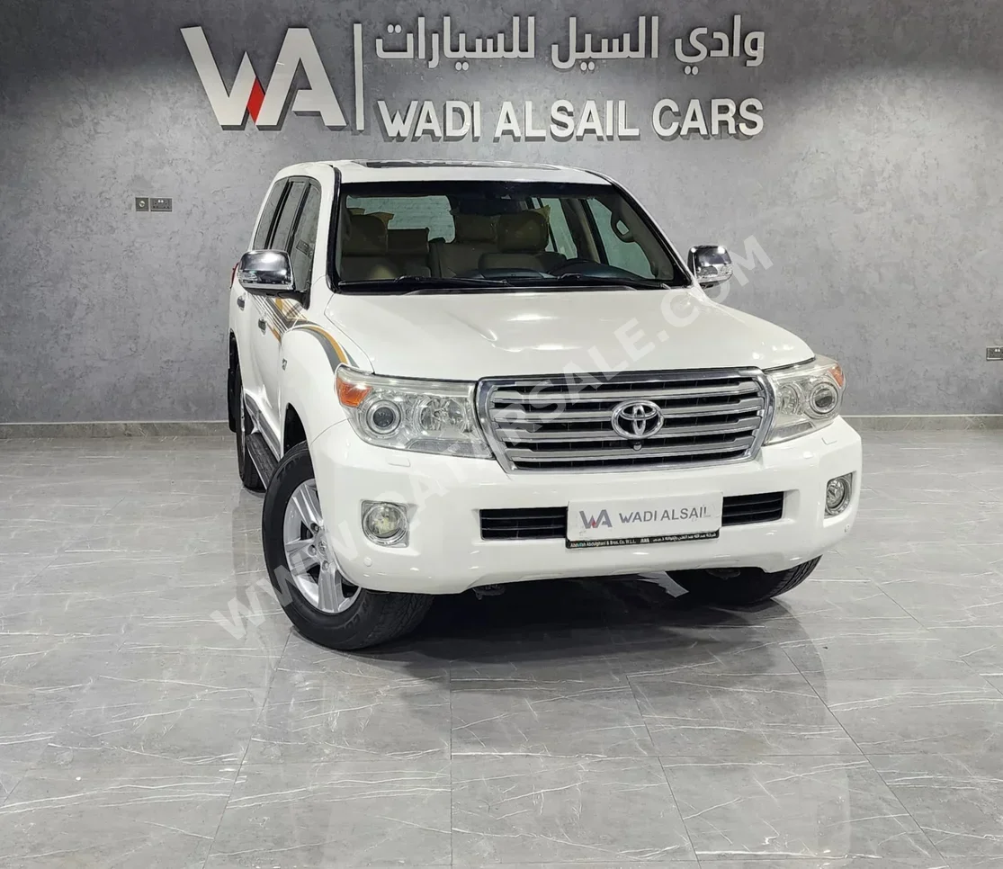 Toyota  Land Cruiser  VXR  2014  Automatic  228,000 Km  8 Cylinder  Four Wheel Drive (4WD)  SUV  White