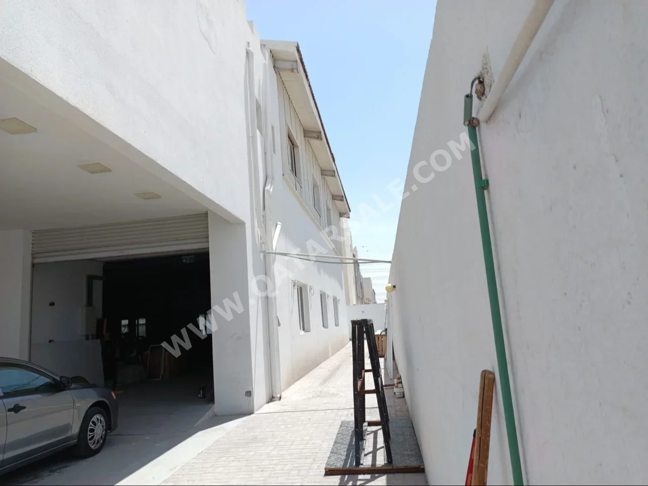 Warehouses & Stores - Al Wakrah  - Barkit Al Awamer  -Area Size: 1000 Square Meter