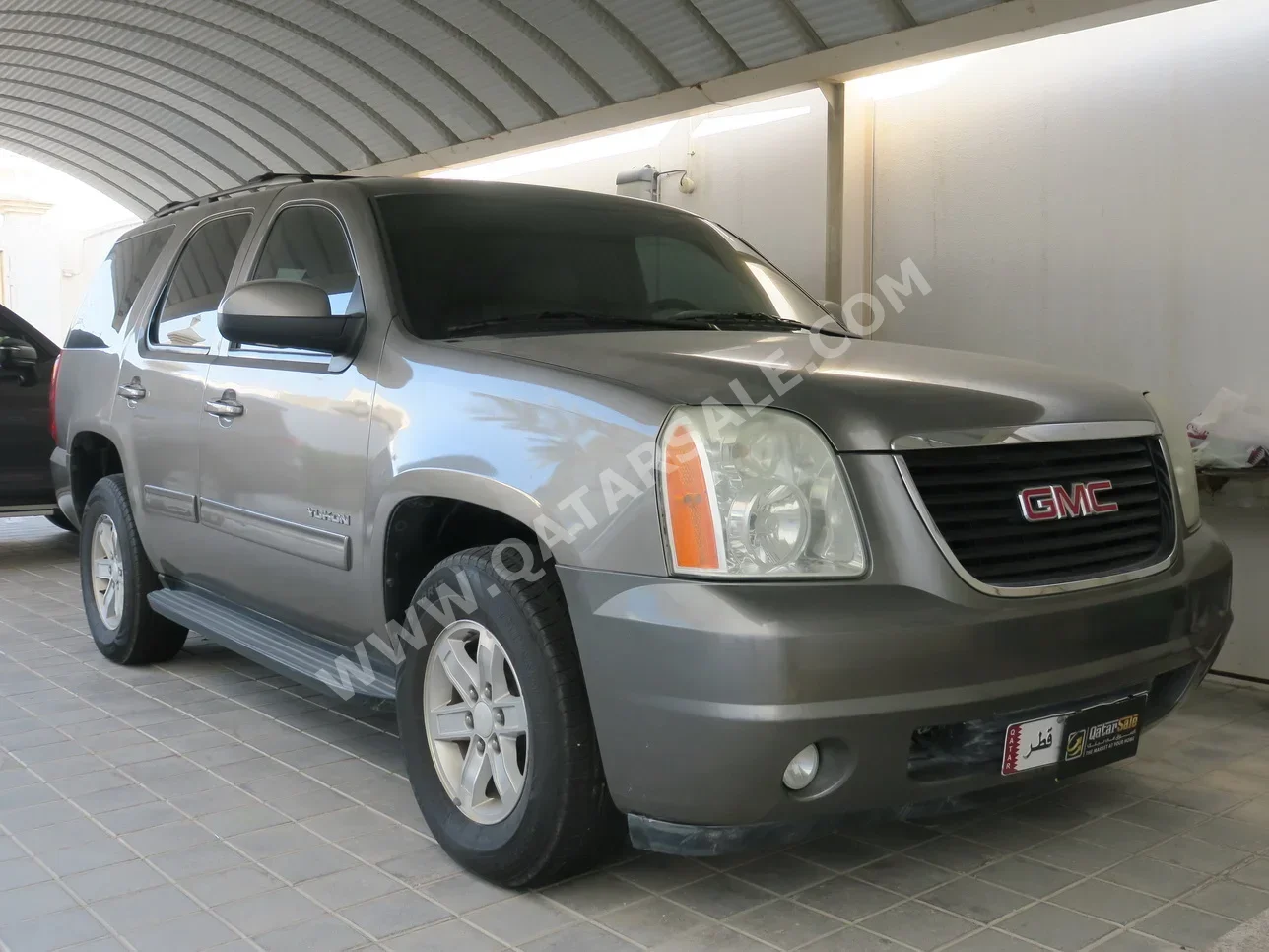 جي ام سي يوكون 2012 اوتوماتيك 311,000 كم 8 سلندر دفع رباعي اس يو في رمادي