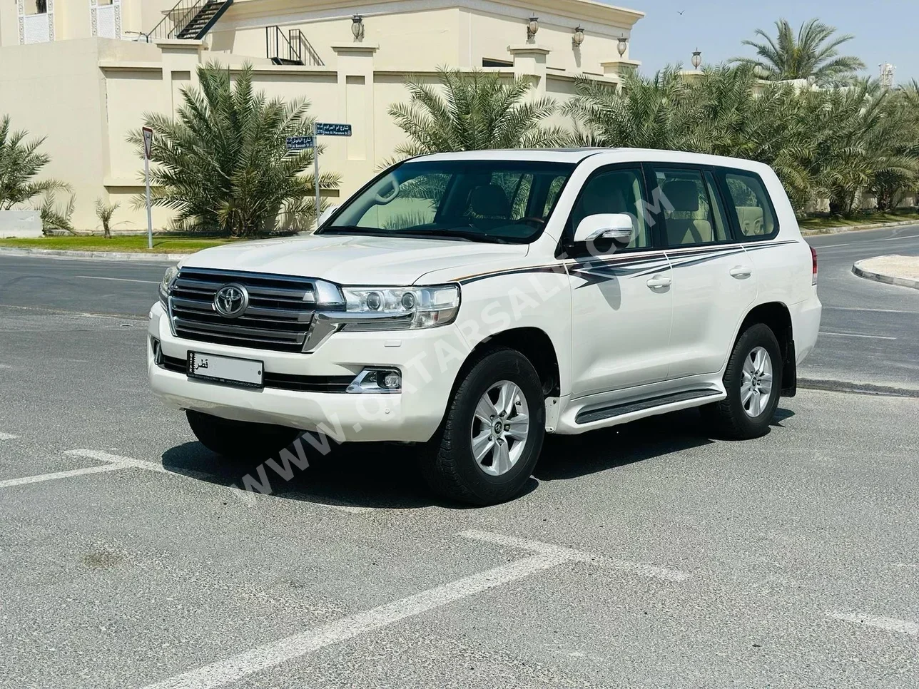Toyota  Land Cruiser  GXR  2018  Automatic  245,000 Km  6 Cylinder  Four Wheel Drive (4WD)  SUV  White