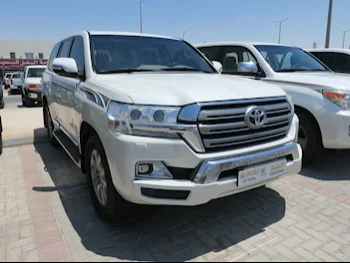 Toyota  Land Cruiser  GXR  2017  Automatic  255,000 Km  8 Cylinder  Four Wheel Drive (4WD)  SUV  White