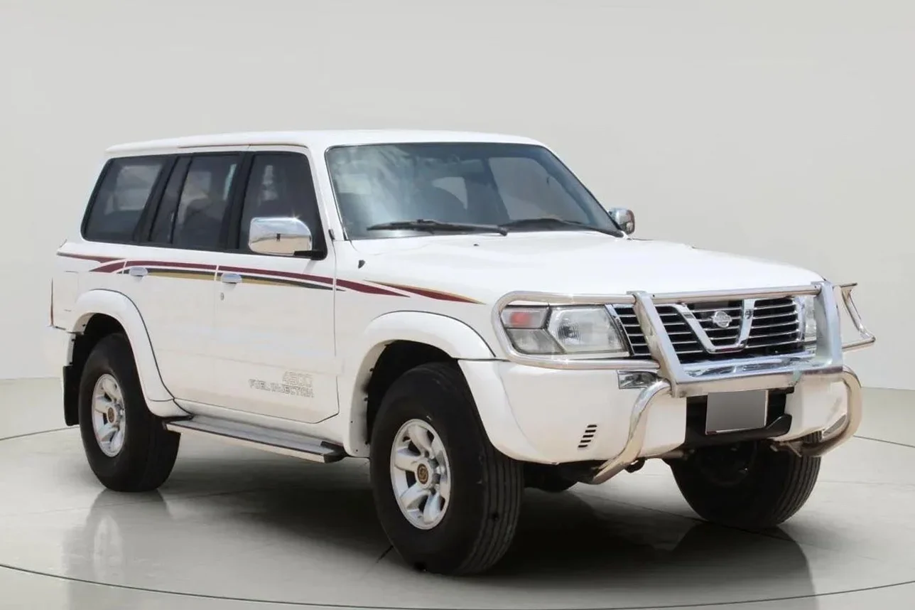Nissan  Patrol  Safari  2000  Manual  123,000 Km  6 Cylinder  Four Wheel Drive (4WD)  SUV  White