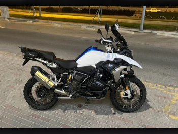 بي ام دبليو  جي اس 1250 تربل بلاك -  2020 - اللون ازرق وابيض