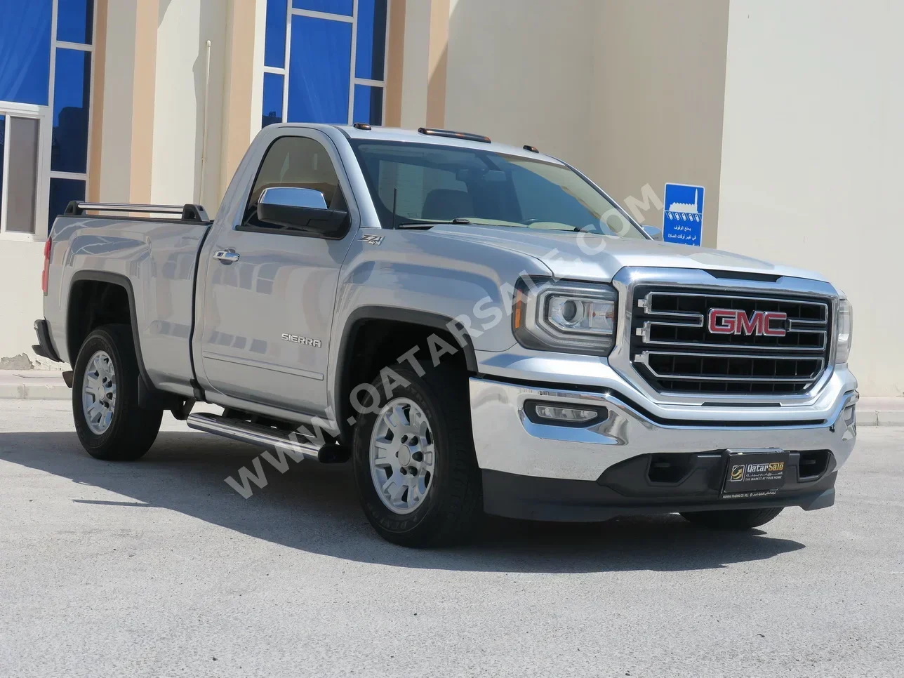 GMC  Sierra  1500  2018  Automatic  173,000 Km  8 Cylinder  Four Wheel Drive (4WD)  Pick Up  Silver