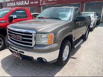 GMC  Sierra  2012  Automatic  230,000 Km  8 Cylinder  Four Wheel Drive (4WD)  Pick Up  Brown