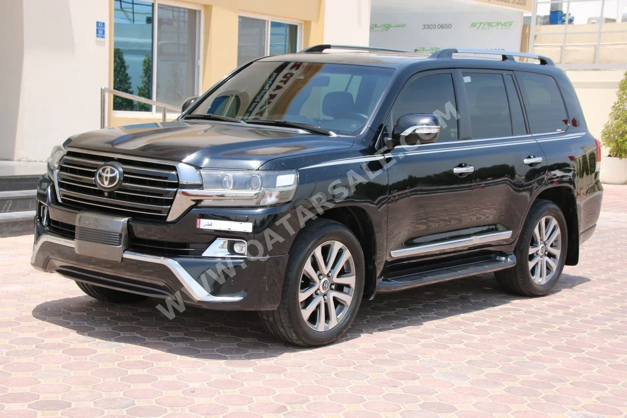 Toyota  Land Cruiser  VXS Black Edition  2017  Automatic  235,000 Km  8 Cylinder  Four Wheel Drive (4WD)  SUV  Black