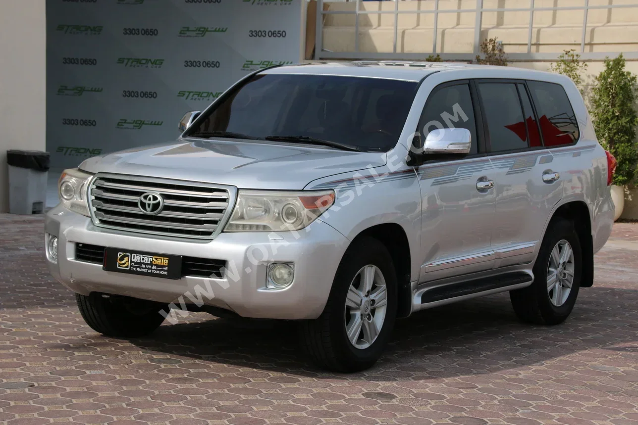  Toyota  Land Cruiser  GXR  2014  Automatic  255,000 Km  8 Cylinder  Four Wheel Drive (4WD)  SUV  Silver  With Warranty