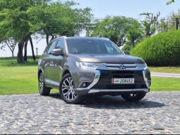 Mitsubishi  Outlander  Limited edition  2017  Automatic  143,000 Km  4 Cylinder  Four Wheel Drive (4WD)  SUV  Bronze