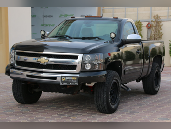 شفروليه سلفرادو 2010 اوتوماتيك 110,000 كم 8 سلندر دفع رباعي بيكب أسود