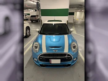 Mini  Cooper  S  2018  Automatic  65,000 Km  4 Cylinder  Front Wheel Drive (FWD)  Hatchback  Blue and White  With Warranty