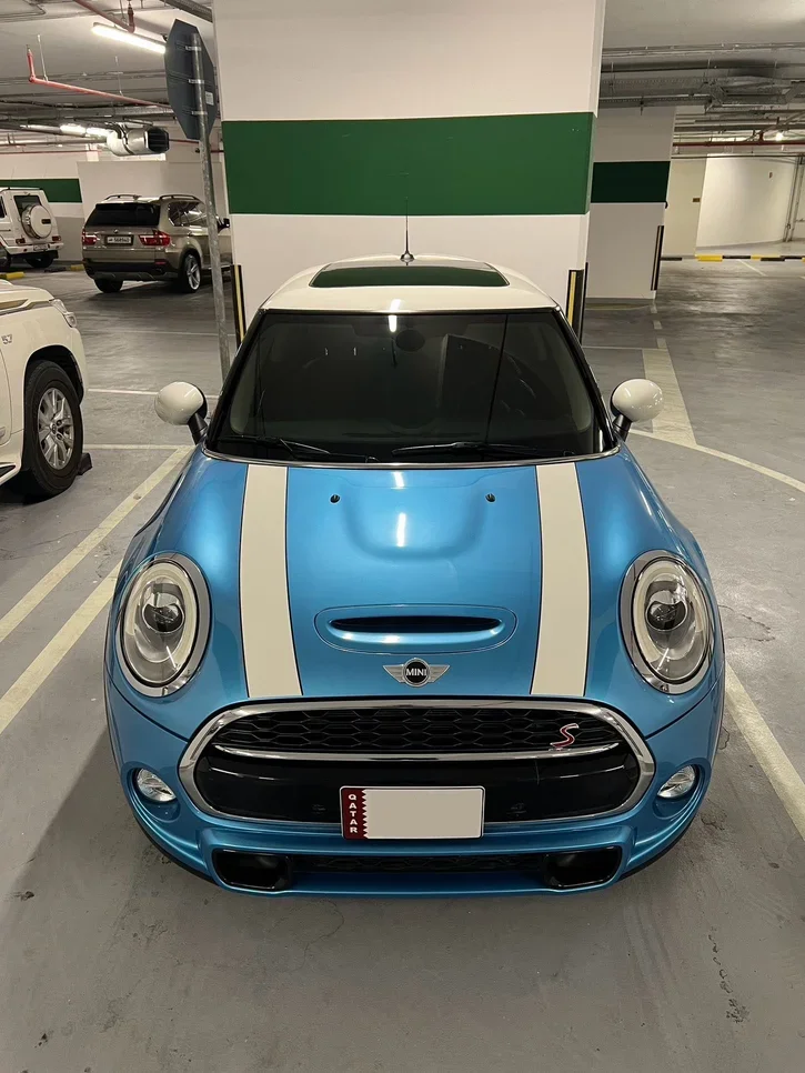Mini  Cooper  S  2018  Automatic  65,000 Km  4 Cylinder  Front Wheel Drive (FWD)  Hatchback  Blue and White  With Warranty