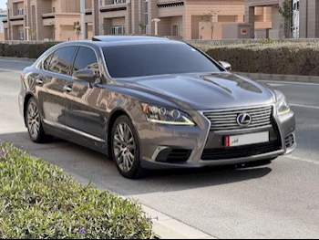 Lexus  LS  460 L  2015  Automatic  129,000 Km  8 Cylinder  Rear Wheel Drive (RWD)  Sedan  Gray