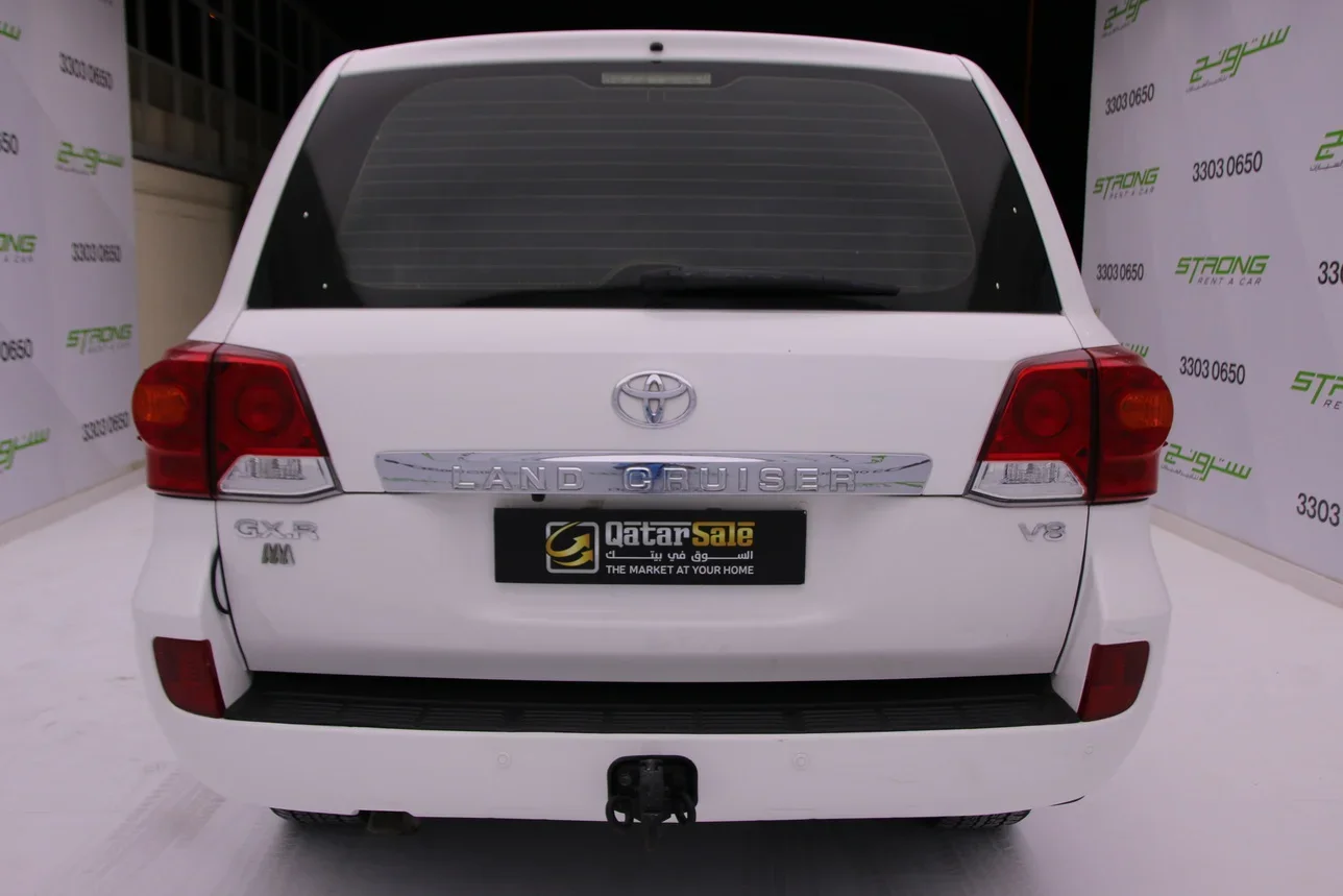 تويوتا لاند كروزر جي اكس ار 2015 اوتوماتيك 206,000 كم 8 سلندر دفع رباعي اس يو في أبيض