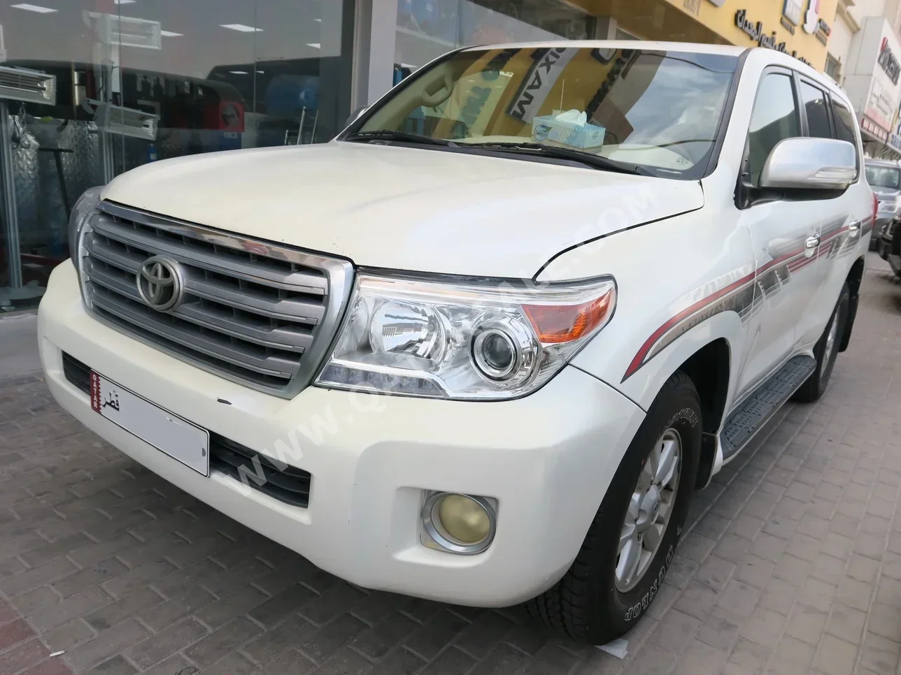 Toyota  Land Cruiser  GXR  2012  Automatic  392,000 Km  8 Cylinder  Four Wheel Drive (4WD)  SUV  White