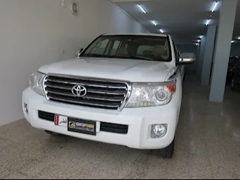 Toyota  Land Cruiser  GXR  2014  Automatic  260,000 Km  8 Cylinder  Four Wheel Drive (4WD)  SUV  White