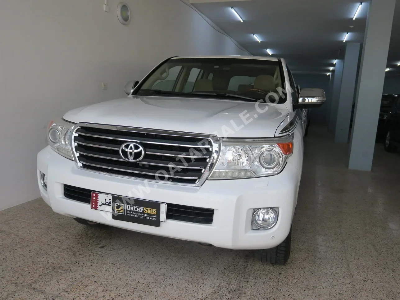 Toyota  Land Cruiser  GXR  2014  Automatic  260,000 Km  8 Cylinder  Four Wheel Drive (4WD)  SUV  White