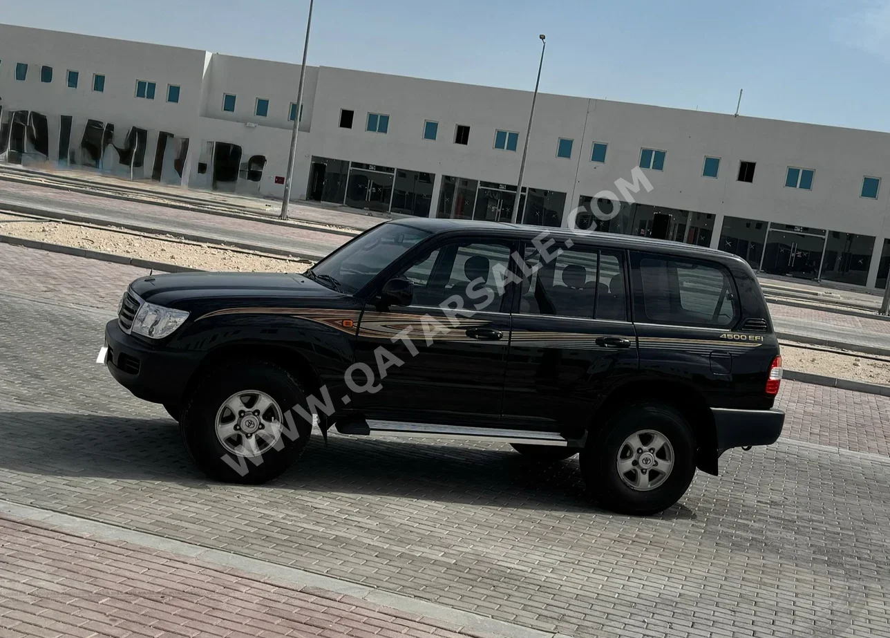 تويوتا  لاند كروزر  جي اكس  2006  عادي  473,000 كم  6 سلندر  دفع رباعي  اس يو في  أسود