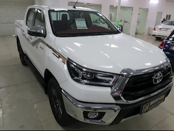 Toyota  Hilux  2024  Automatic  43,000 Km  4 Cylinder  Four Wheel Drive (4WD)  Pick Up  White  With Warranty