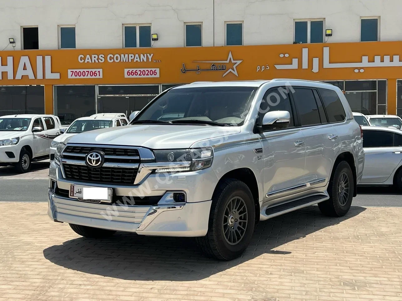 Toyota  Land Cruiser  GXR  2017  Automatic  140,000 Km  8 Cylinder  Four Wheel Drive (4WD)  SUV  White