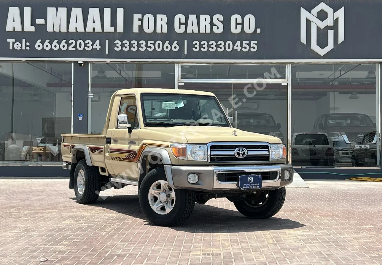 Toyota  Land Cruiser  LX  2022  Manual  18,000 Km  6 Cylinder  Four Wheel Drive (4WD)  Pick Up  Beige