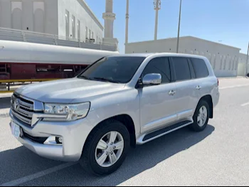 Toyota  Land Cruiser  GXR  2015  Automatic  271,000 Km  8 Cylinder  Four Wheel Drive (4WD)  SUV  Silver
