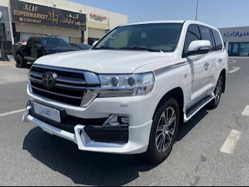 Toyota  Land Cruiser  VXR- Grand Touring S  2019  Automatic  246,000 Km  8 Cylinder  Four Wheel Drive (4WD)  SUV  White
