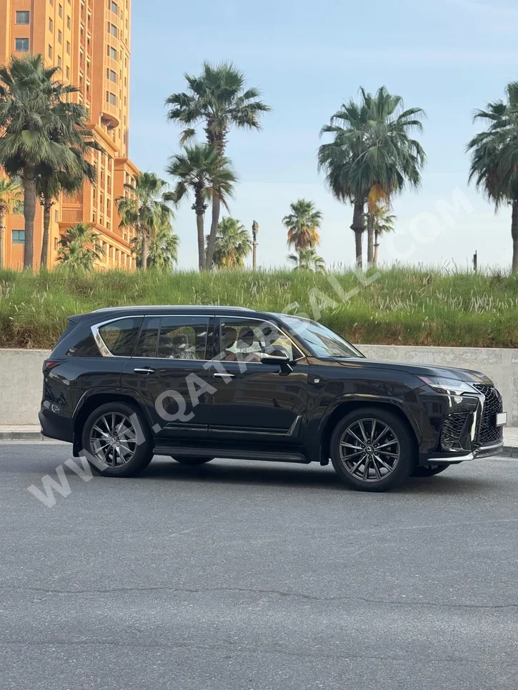 لكزس  ال اكس  600 اف سبورت  2023  اوتوماتيك  41,000 كم  6 سلندر  دفع خلفي  اس يو في  أسود  تحت الضمان