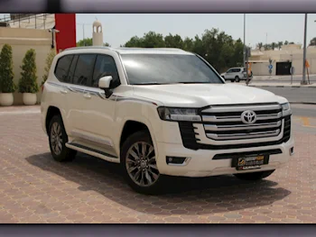Toyota  Land Cruiser  GXR Twin Turbo  2024  Automatic  29,000 Km  6 Cylinder  Four Wheel Drive (4WD)  SUV  White  With Warranty