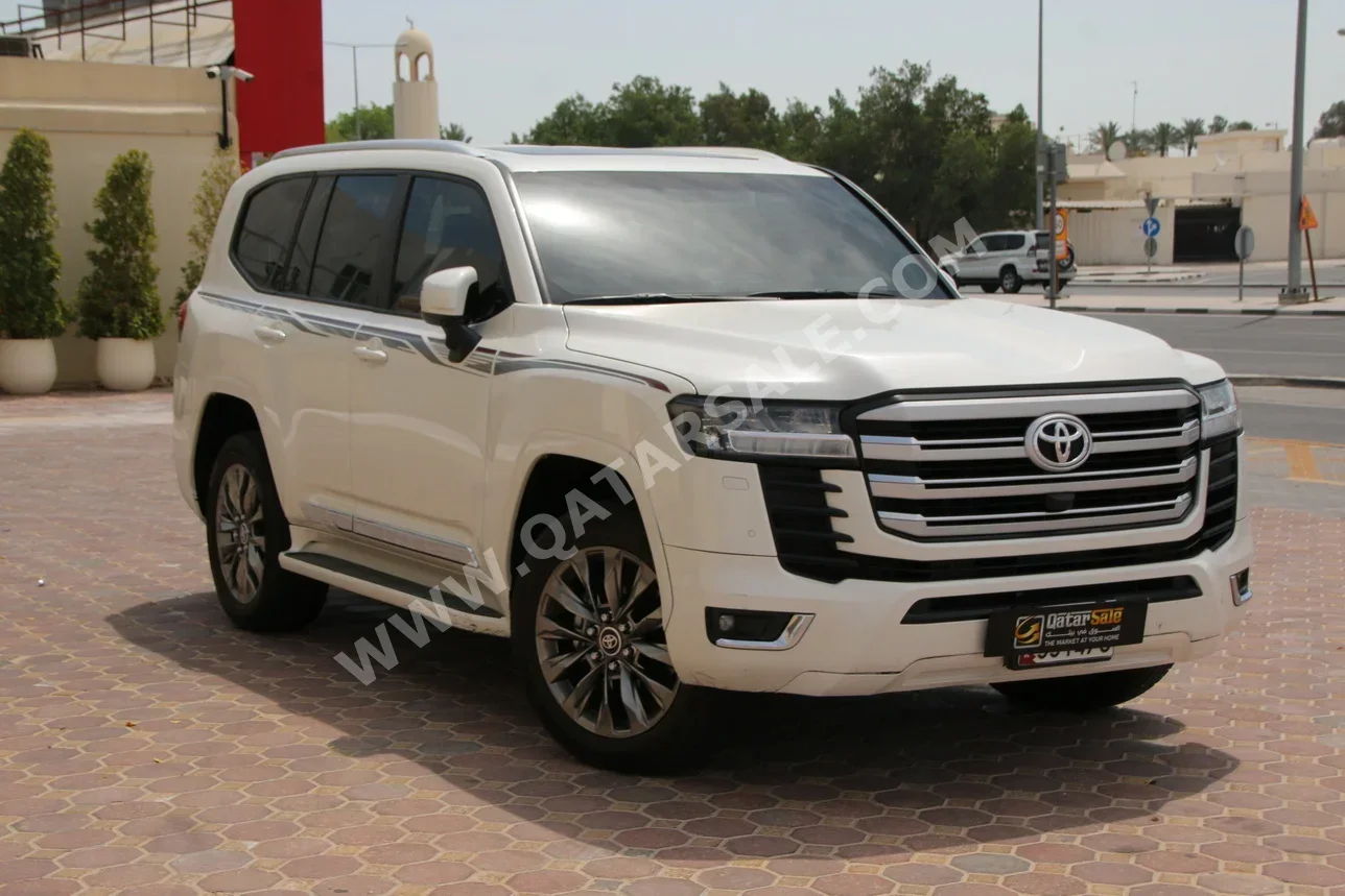Toyota  Land Cruiser  GXR Twin Turbo  2024  Automatic  29,000 Km  6 Cylinder  Four Wheel Drive (4WD)  SUV  White  With Warranty