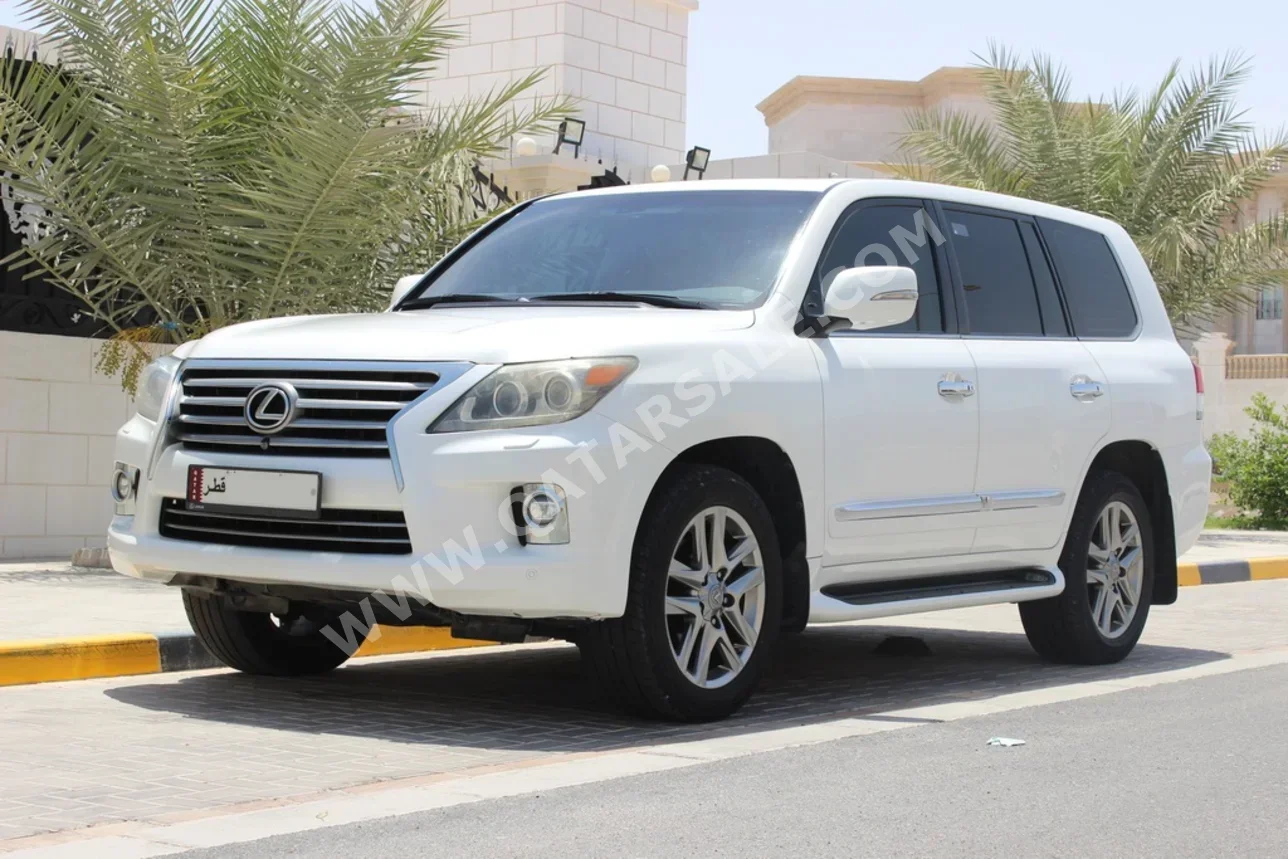 Lexus  LX  570  2014  Automatic  58,000 Km  8 Cylinder  Four Wheel Drive (4WD)  SUV  White