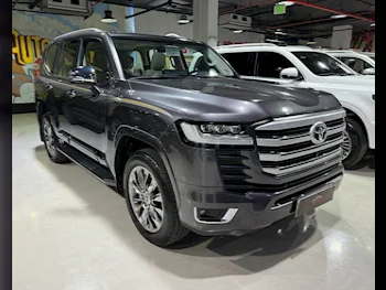 Toyota  Land Cruiser  VX Twin Turbo  2023  Automatic  31,000 Km  6 Cylinder  Four Wheel Drive (4WD)  SUV  Gray  With Warranty