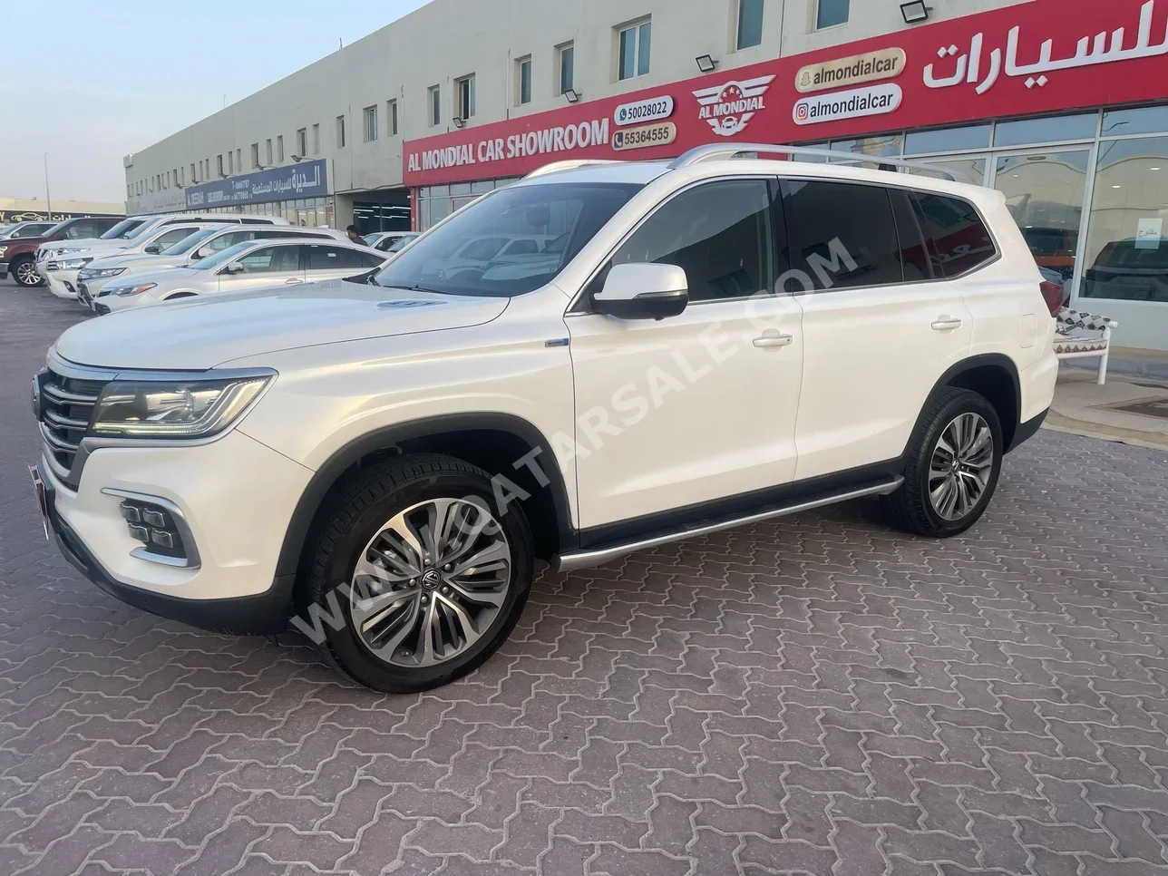 ام جي  ار اكس8  30 تي  2023  اوتوماتيك  101,000 كم  4 سلندر  دفع رباعي  اس يو في  أبيض