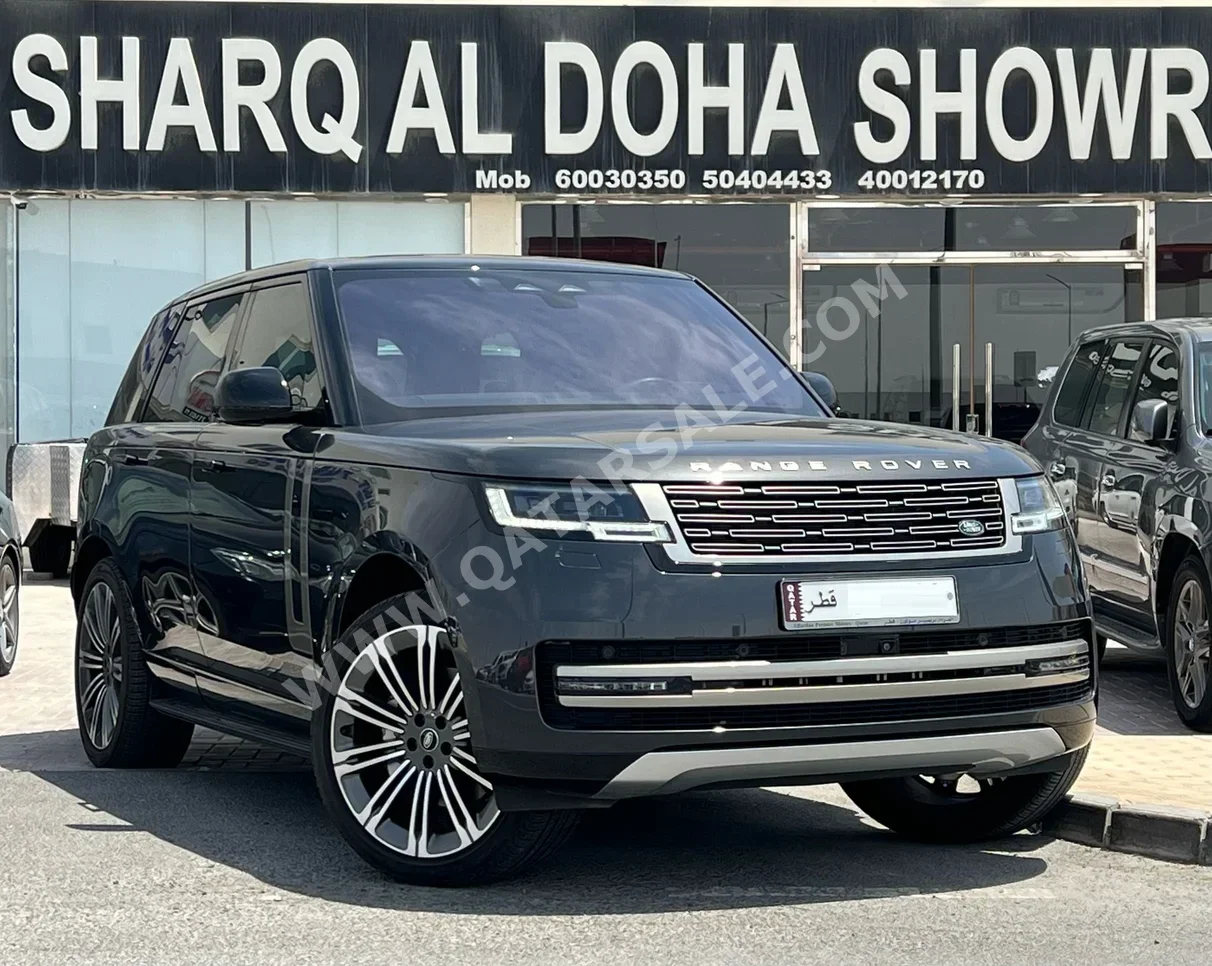 لاند روفر  رنج روفر  اتش اس اي  2023  اوتوماتيك  11,000 كم  6 سلندر  دفع رباعي  اس يو في  أسود  تحت الضمان